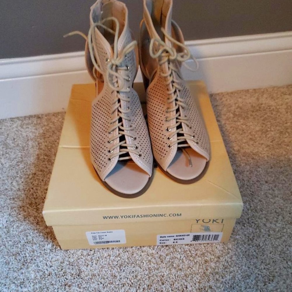 Ladies Brand New Yoki Sandal /Shoes  6.5 Beige